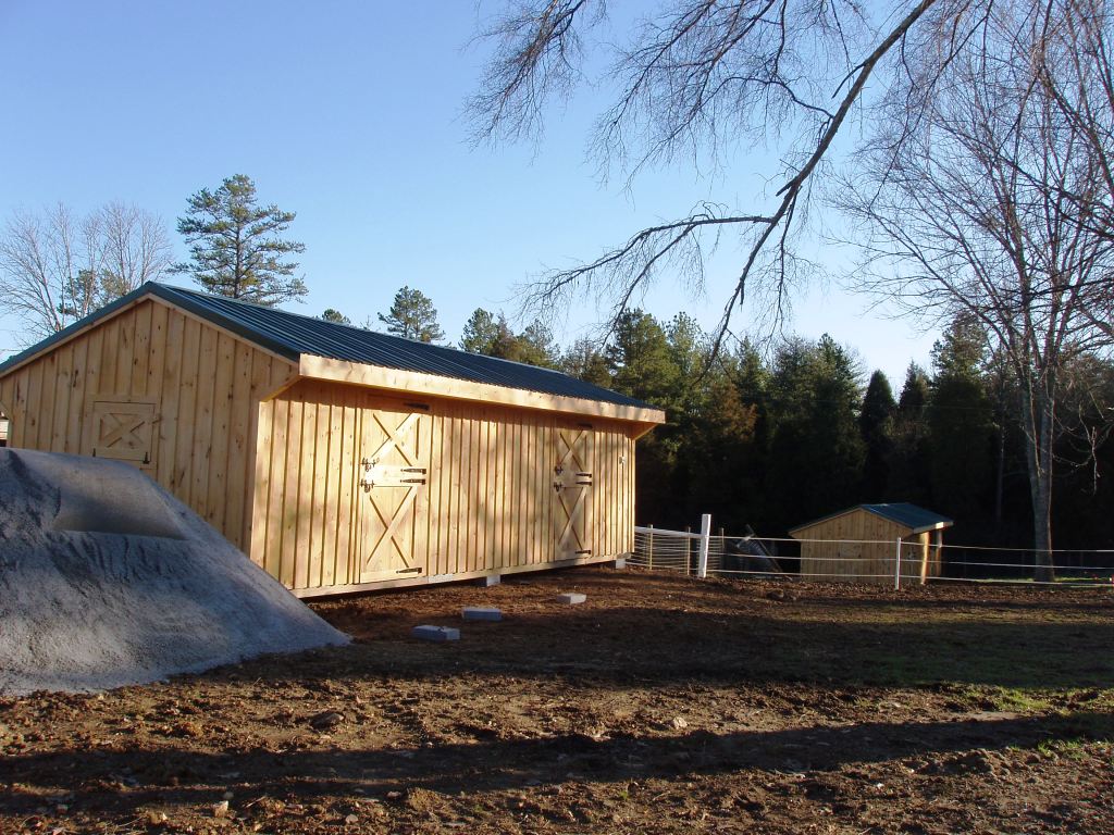 Also shown in background is matching 10x12 tack barn. Click on these 